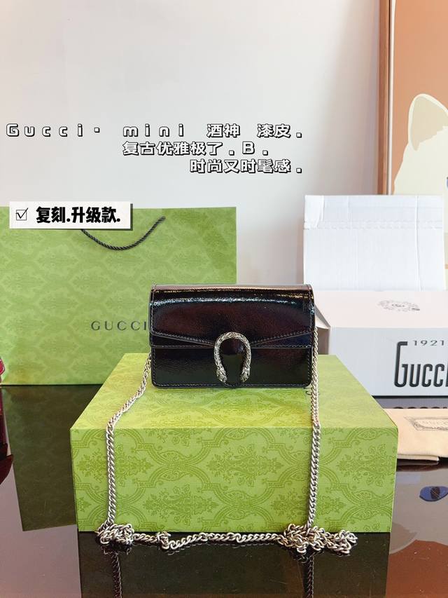 配礼盒. 酷奇gucci Dionysusmini酒神 时髦精必备 Gucci 漆皮设计真的是不挑季节 超多背法 可单肩 可斜挎 可手提 高级又百搭随意搭配都很