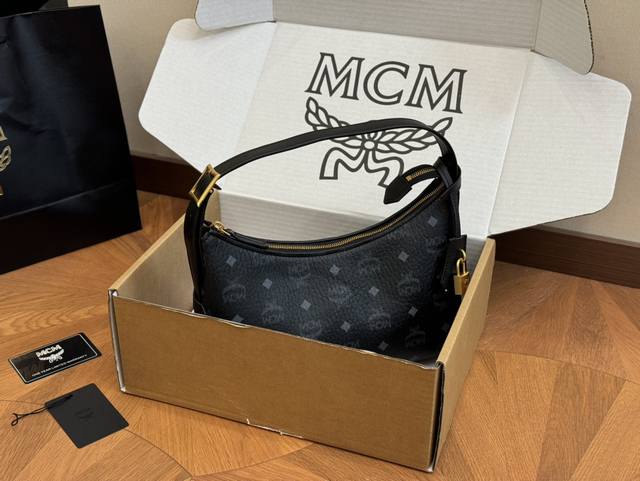 配飞机盒 Size：26Cm Mcm 23Ss 新品 原单！青岛出品 Hobo首发 简单大方好搭配 快快种草吧！