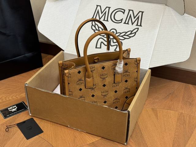 配盒 Size：25*18Cm Mcm 新款购物袋 升级版拉链款shopper 改变后的[它 你是否更爱它了！ 原单！青岛出品！