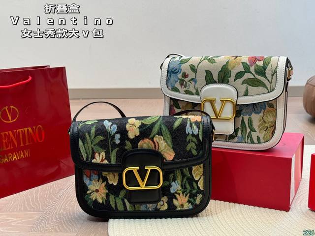 折叠盒 华伦天奴valentino 女士秀款black Tie Valentino Letter Bag 来自valentino 的豆腐包 新赛季刚刚到来 尺寸