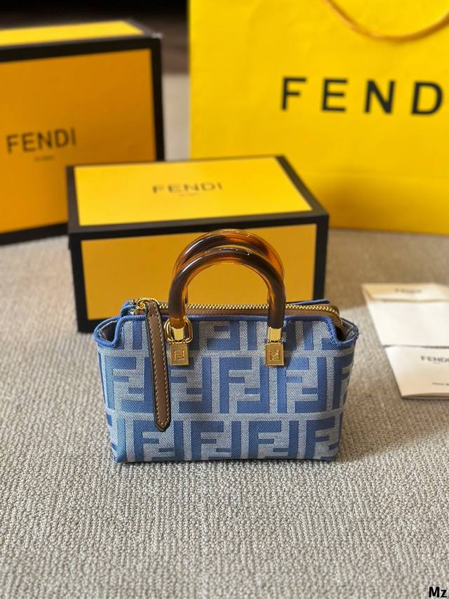 原版布 Fendi 芬迪 By The Way Mini波士顿包 尺寸18 13Cm 折叠礼盒包装