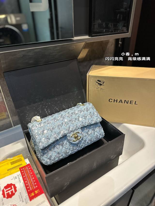 礼盒包装 香奈儿chanel 小香cf包 高级货原单品质 进口面料原版面料专柜对版回头率百分百哦 细节完美高端版本 内里有专柜标码 细节完美 真正的白富美专用包