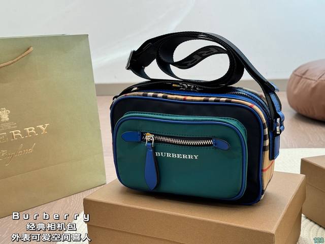 配盒 Burberry 巴宝莉相机包 男女都可以背的款式 自己背腻了还可以给男朋友 超喜欢随性帅气的包包 尺寸21 13