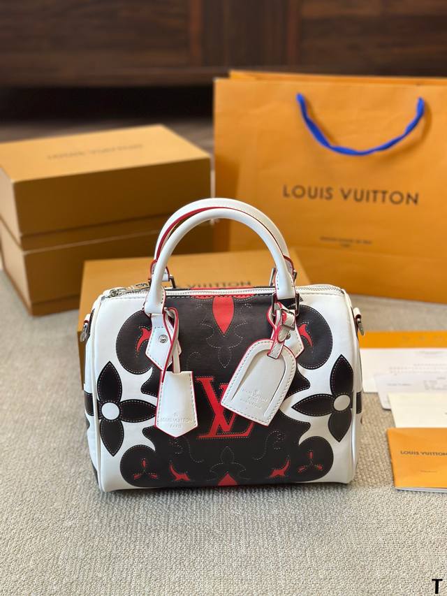 男帅女飒！！Lv Keepall25 路易威登 Keepall 25 蓝色老花有辨识度又低调 City的行李牌整个包包有不单调 尼龙宽肩带 上身也不勒肩膀 尺寸