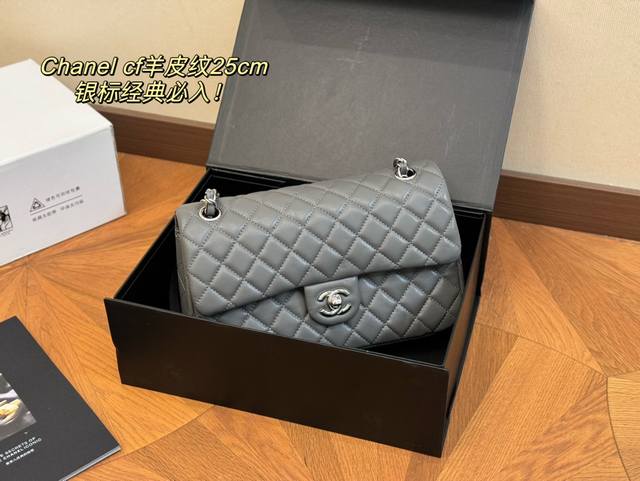 配全套包装 Size：25*16Cm 香奈儿 Cf我们一直很用心在做 秒杀其他市面上的货 羊皮！羊皮！ 很舒服的一种！ 不管您是谁 稳稳hold住哦