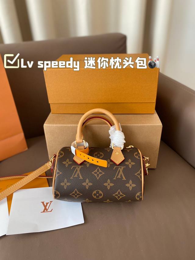 Lv Speedy枕头包 火遍全球的爆款机场大包 机车女神包 明星同款 贵气而充满活力的品牌设计风格 用完美搭配功力 衬托出你独特的个性尽显飞扬洒脱 尺寸迷你1