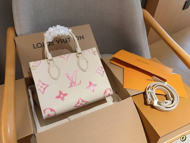 高版本 Lv Onthego 路易威登压花丛林包 尺寸25Cm 礼盒包装飞机箱