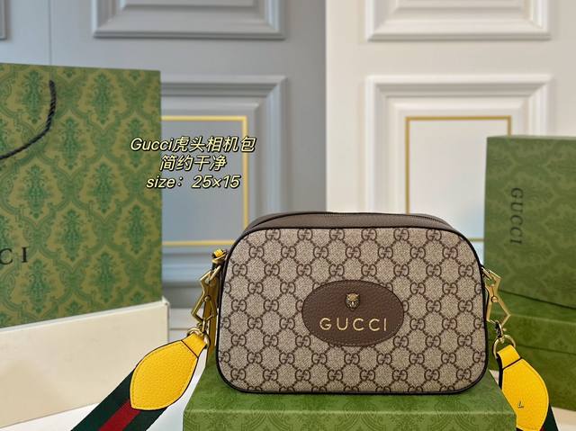 折叠盒 Size:25×15 Gucci 古驰经典虎头相机包 简约干净的清爽方正包型， 古驰标志性红绿web织带， 复古学院风，百搭不挑人