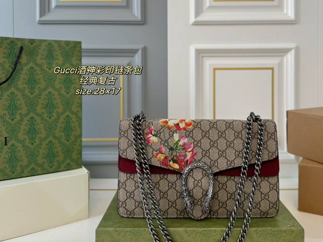 折叠盒 Size:28×17 Gucci 古驰新款酒神彩印链条包 优雅和实用并存的酒神包 包身挺括，耐磨耐刮，不易变形 风格经典复古，时尚度分