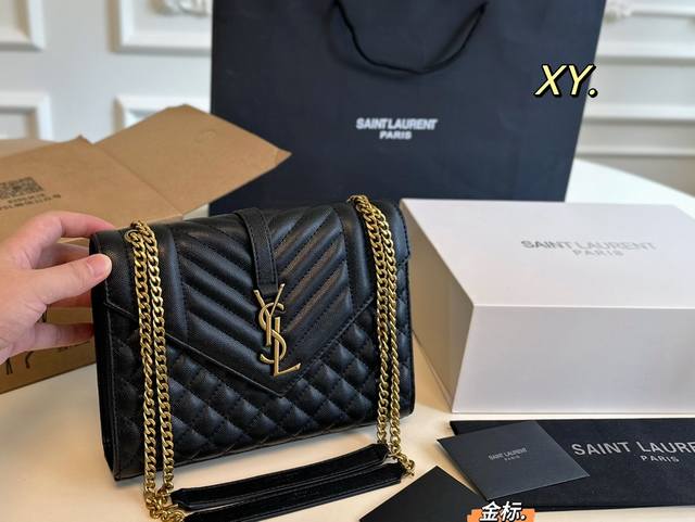 折叠盒飞机盒 Size：24×17 Ysl 圣罗兰envelope 信封包链条包 超能装的信封包，简直美翻啦！ 方正的包型，透露出成熟气质 斜挎、单肩、手提背都