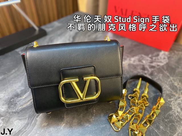 配折叠盒 Valentino 华伦天奴stud Sign手袋 优雅摩登的vlogo标识 标志性铆钉与金属链条大胆碰撞 不羁的朋克风格呼之欲出 配可拆卸两条肩带！