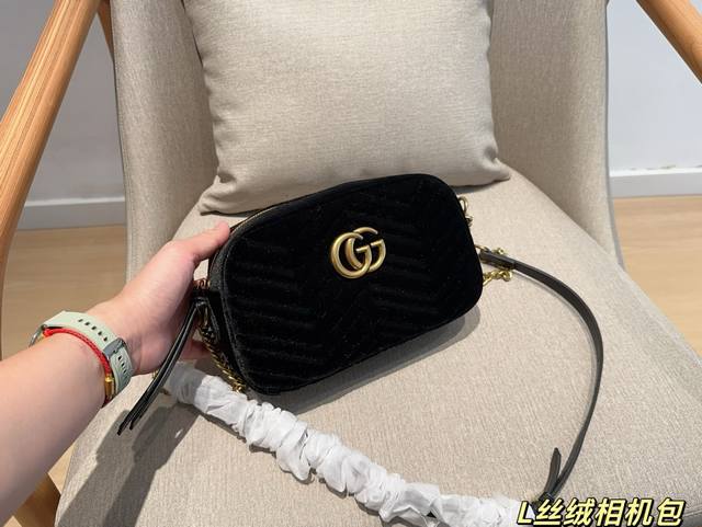 Gucci古奇 Gg Marmont系列 天鹅绒丝绒相机包 尺寸25Cm 礼盒包装