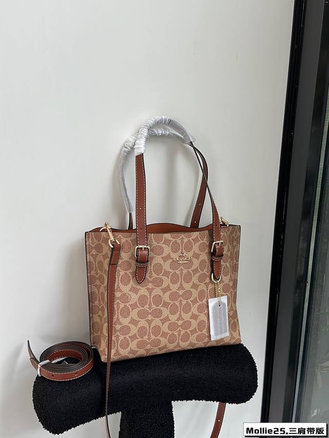 配盒 Size：25*22Cm Coach蔻驰 新款神仙小托特 Mollie25 Tote 升级加长腋下肩带 三条肩带版 真的超喜欢这个设计 尺寸小巧 又有隔层