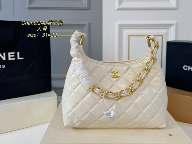 大号 中号 折叠盒 Size：31×22大号 26×19中号 Chanel香奈儿24A油蜡皮流浪hobo腋下包 经典元素融合时尚hobo款式 设计简约又高级 瞬