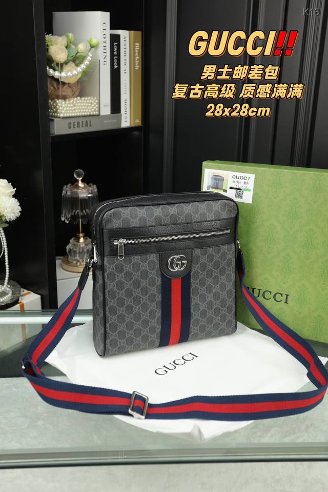 配盒 酷奇gucci 男士邮差包 稳重大气，时尚高雅 经典logo展现品牌的时尚气息与独特魅力！ 经典款式，永不过时，让你随时散发自信风采！ 尺寸28.28