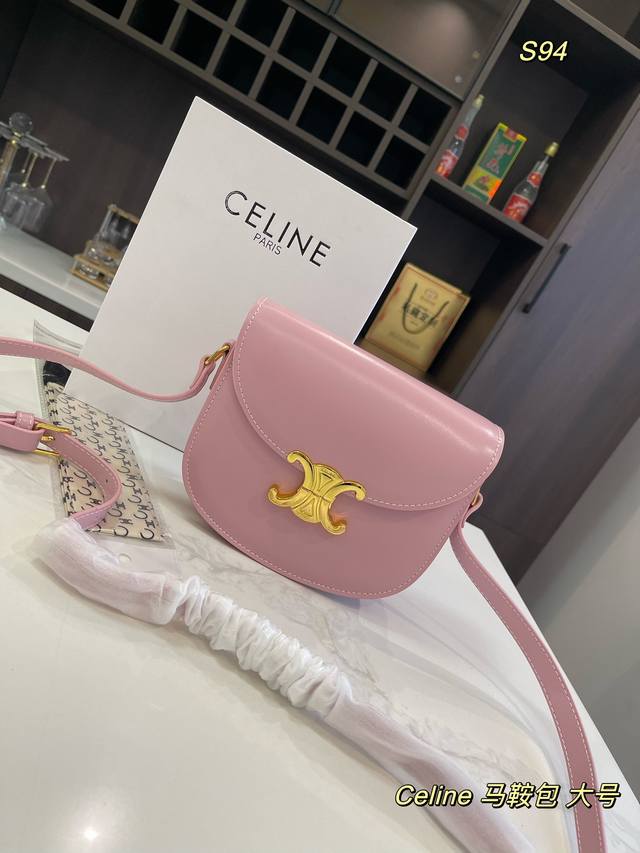 折叠礼盒 Size：15*11Cm 18*14Cm 赛琳 Celine 凯旋门 马鞍包 质感太好了吧 复古优雅 满满的高级感 大小适中 容量感人 休闲正装皆可轻