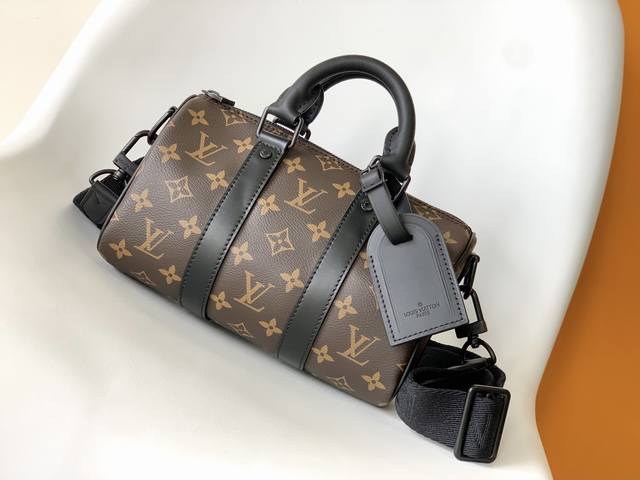 M46249黑色 路易威登经典 Keepall 系列再添新颖迷你设计。Monogram Macassar 帆布浸染 Virgil Abloh 的标志性亮色之一， - 点击图像关闭