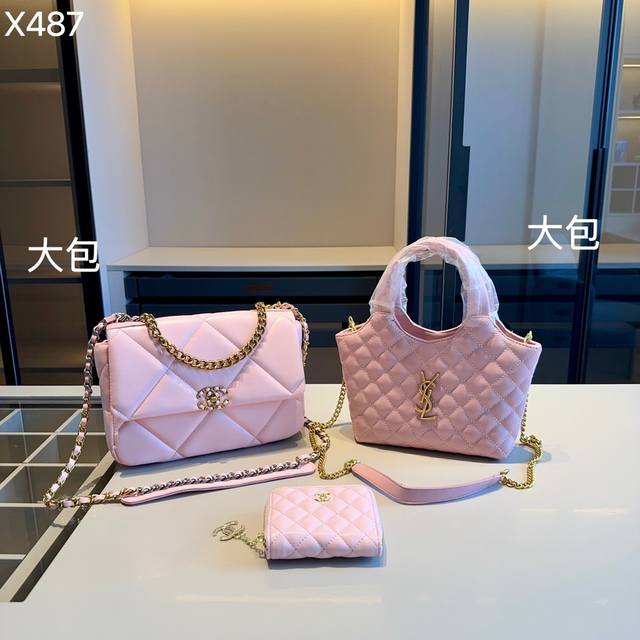 组合上新 全新系列组合x487 香奈儿19Bag+圣罗兰菜篮子+小香钱包 尺寸 19Bag：26*17*8 菜篮子包：21*16*5 钱包：11*10 产品介绍 - 点击图像关闭