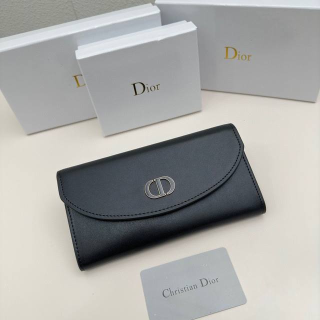 Dior 3861颜色 黑色尺寸 19*10.5*3.5 Dior专柜最新款火爆登场！采用进口小牛皮，绝美绣线，做工精致，媲美专柜！