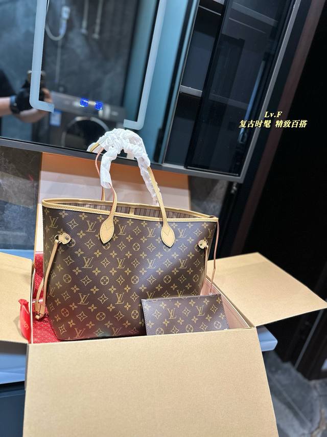 折叠飞机礼盒 Lv 原单 Neverfull 购物袋！Nf入门级的款式哦！绝对的终身款！此物经典不言而喻！街拍和实用都是非常nb的选择！大家拿到后可以感受下，皮 - 点击图像关闭