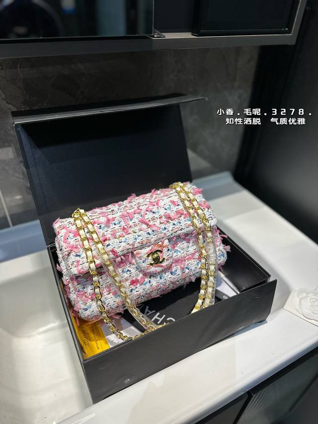 礼盒包装 香奈儿 Chanel 毛呢cf包 搭配休闲范超吸晴 经典百搭的包包 优雅大气 时尚休闲 上身绝美 集美必备 尺寸25 15