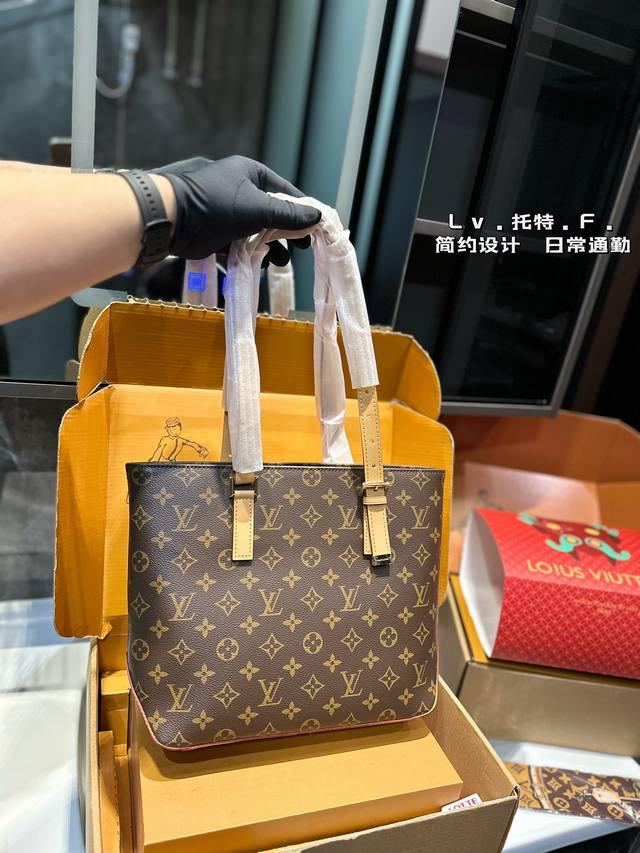 折叠飞机礼盒 Lv 原单24F Piano 单肩包 Tote 托特包 男女通用的一款 这款retiro 手袋以标志性的lv老花面料制成，搭配奢华的黄皮饰边，经典