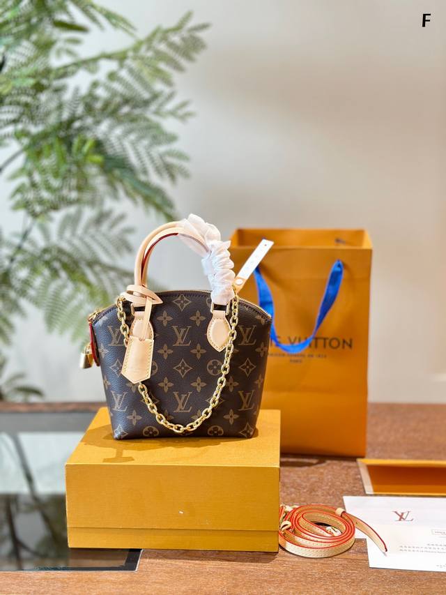 变色皮手腕 Louis Vuitton 2024秋冬女裝系列 Nicolas Ghesquiere設計的2024秋冬女裝系列結合奪目圖案、閃亮刺繡、前衛破格的配 - 点击图像关闭