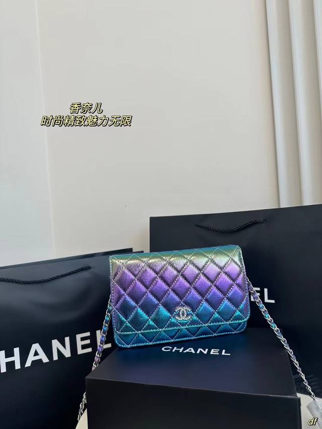 配盒 香奈儿 Chanel 手工坊系列 舒适与精致并存 简洁大方 却又不失小心机 轻松朾造优雅通勤穿搭 质感很高级 容量超级大也很耐用 日常出街背它回头率百分百