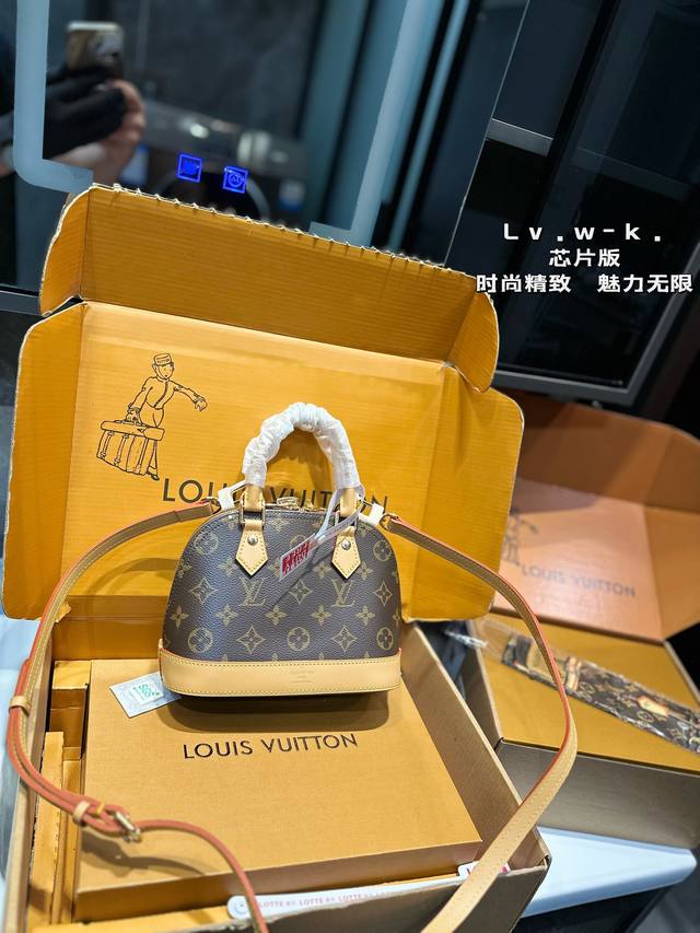 礼盒包装 Lv 路易威登 贝壳包 新品系列最新teddy系列高版本 贝壳包 手感超级好 搭配起来超级美腻 超级推荐 走秀款同步 上身效果好 原版五金带logo - 点击图像关闭