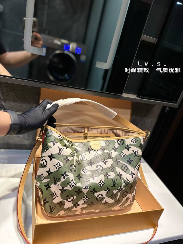 好喜欢迷彩哦一眼沦陷lv村上隆购物袋 迷彩怎么能少得了lv与村，上隆的合作款 Louisvuitton X Takashi Murakami 村.上隆联名老花迷 - 点击图像关闭