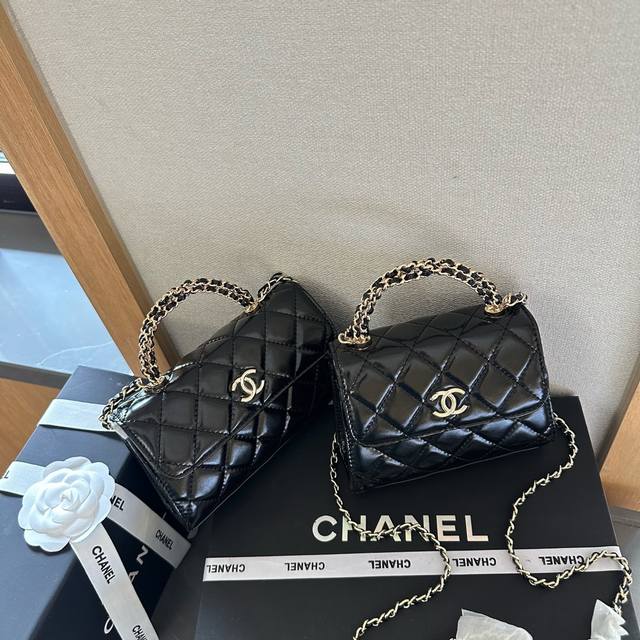 折叠礼盒 Size：14Cm小 17Cm大 Chanel 小香家 24A 口盖零钱包绝绝子 珐琅涂层 手柄小废包 上身 瞬间被点燃！！