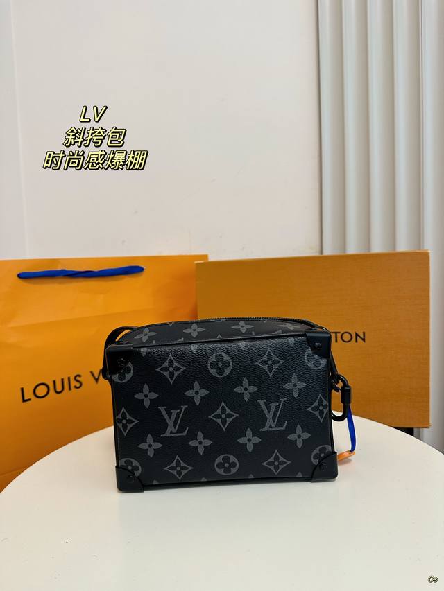 配盒 Louisvuitton 路易威登 花卉系列 Mini Soft Trunk压花 链条盒子包 小方包 男女通用斜挎包 小箱子 实物拍摄 原厂原版面料 尺寸