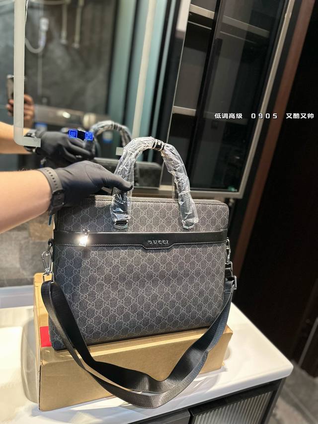 Gucci 古奇男包公文包 手提包 电脑包 采用精湛镶嵌细工 经典百搭 实物拍摄 原厂原版面料