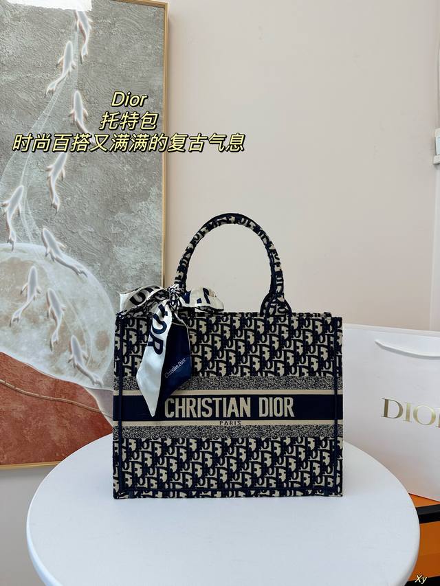 大 小 配盒 Dior Tote 托特包 完全满足日常出行使用，经典的老花刺绣，标志性的字母，时尚百搭又满满的复古气息 尺寸大41小36 - 点击图像关闭