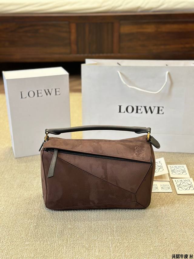 头层牛皮 Loewe 新秀款展示 罗意威 几何包 爱惨了这精致高级范儿！ 汤唯 杨幂孙千李一桐 雎晓雯.同款 最新秀款paseo几何包 包包界的一股清流~ 纳帕 - 点击图像关闭