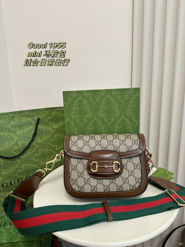 配盒 Gucci 1995系列mini 马鞍包 这款 5还挺好看 小号尺寸适合日常出行 经典的帆布肩带十黑色皮质包身复古又时尚。 尺寸：21*15 - 点击图像关闭