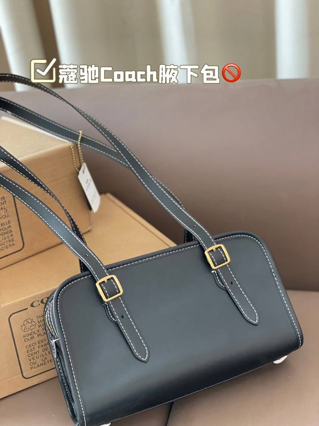 蔻驰coach腋下包 质感很高级 容量超级大也很耐用 日常出街背它回头率百分百 就是这种随性慵懒感 尺寸26*16