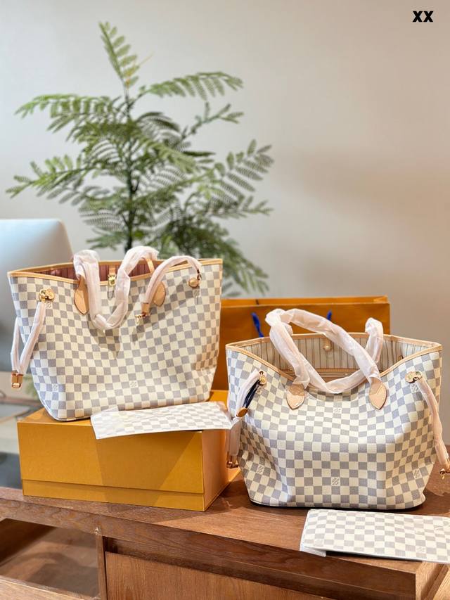 变色皮 Lv Neverfull 中号购物袋！入门级的款式哦！绝对的终身款！此物经典不言而喻！街拍和实用都是非常nb的选择！大家拿到后可以感受下，皮质颗粒之间空 - 点击图像关闭