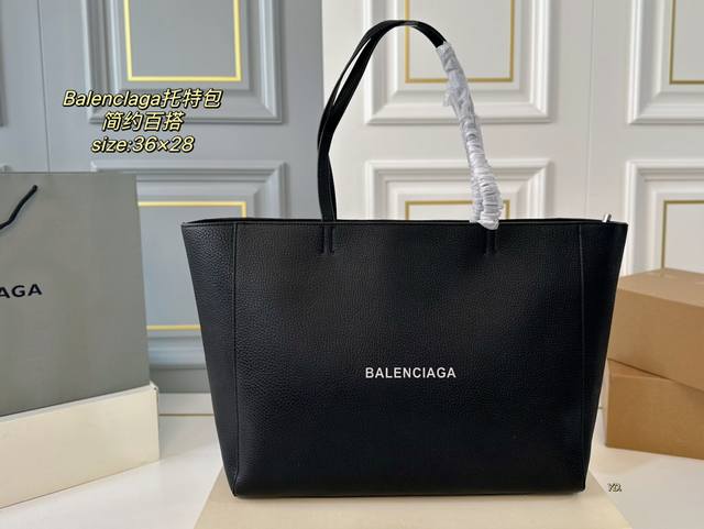 无盒 Size:36×28 Balenciaga 巴黎世家新款托特包 简约外形设计，皮质手感超好～ 包身自重轻，容量超大 很适合平时通勤出门，实用百搭！