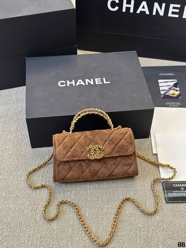 Chanel 盒子包 慵懒随性又好背 上身满满的惊喜 高级慵懒又随性 彻底心动的一只 Size：18 13Cm