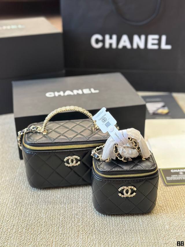 Chanel 盒子包 慵懒随性又好背 上身满满的惊喜 高级慵懒又随性 彻底心动的一只 Size：大号16 10Cm小号10 10Cm