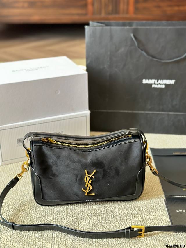 Ysl 手提包 慵懒随性又好背 上身满满的惊喜 高级慵懒又随性 彻底心动的一只 Size：24 15Cm