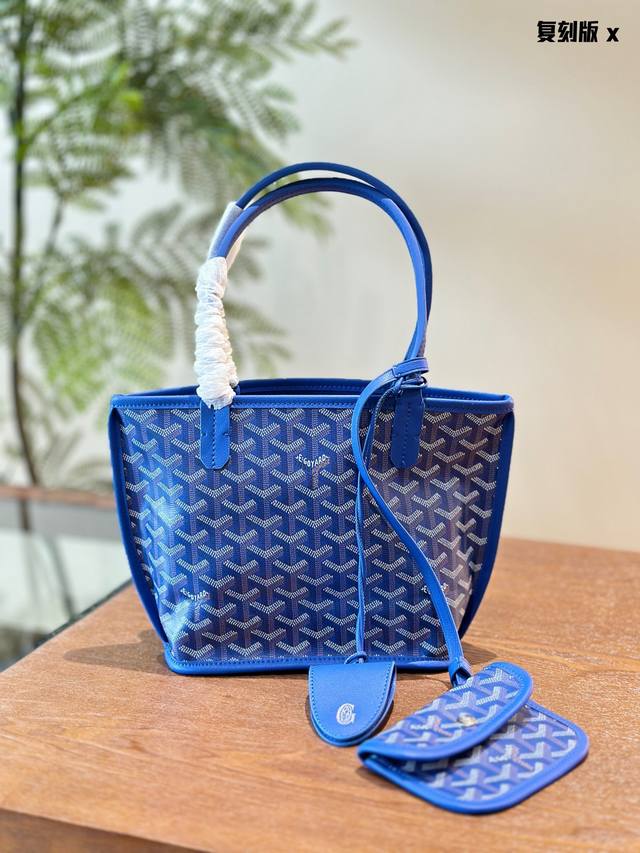 复刻版 可甜可盐美爆的goyard Mini Tote 目goyard高雅德-直是个低调又气质的牌子 Mini真的太可爱了，里面还有还有个小零钱包 容量很大，超