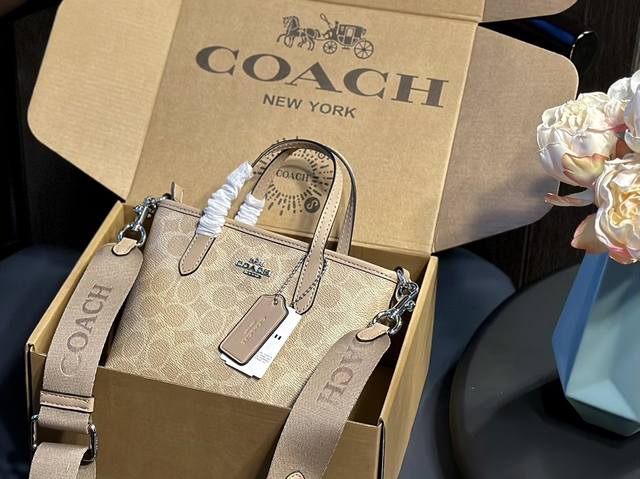 原单 官网飞机 Coachgallery 2024 年新款饺子包 面料是经典的logo 老花 非常百搭 小小一只很适合 日常物品都可以容纳x！ 尺寸20