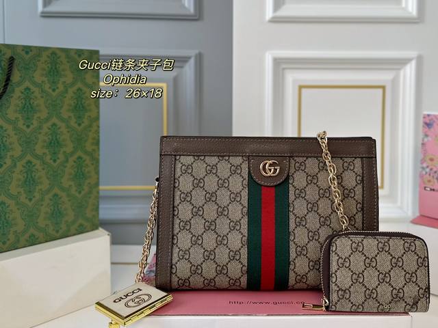 折叠盒飞机盒 Size：26×18 Gucci 古驰ophidia 链条夹子包 复古韵味特别浓，老花简约大气！ 包内配零钱包镜子 包口超强磁吸扣设计～ 实用性感