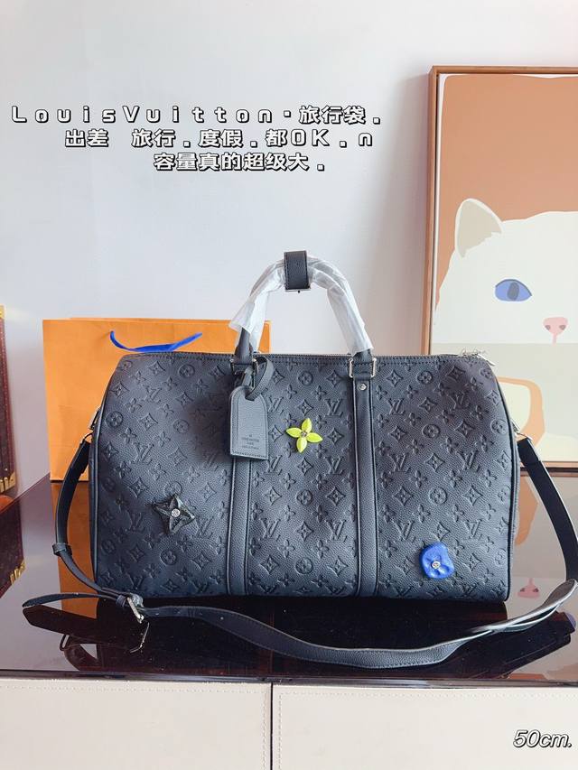 Lv 路易威登 春夏限量新款keepall 旅行包 一只帅气能装的旅行袋 时尚爆发款火热来袭 经典设计大气可观男女通用款 包包采用原版皮质 超级厚实 耐磨 耐用