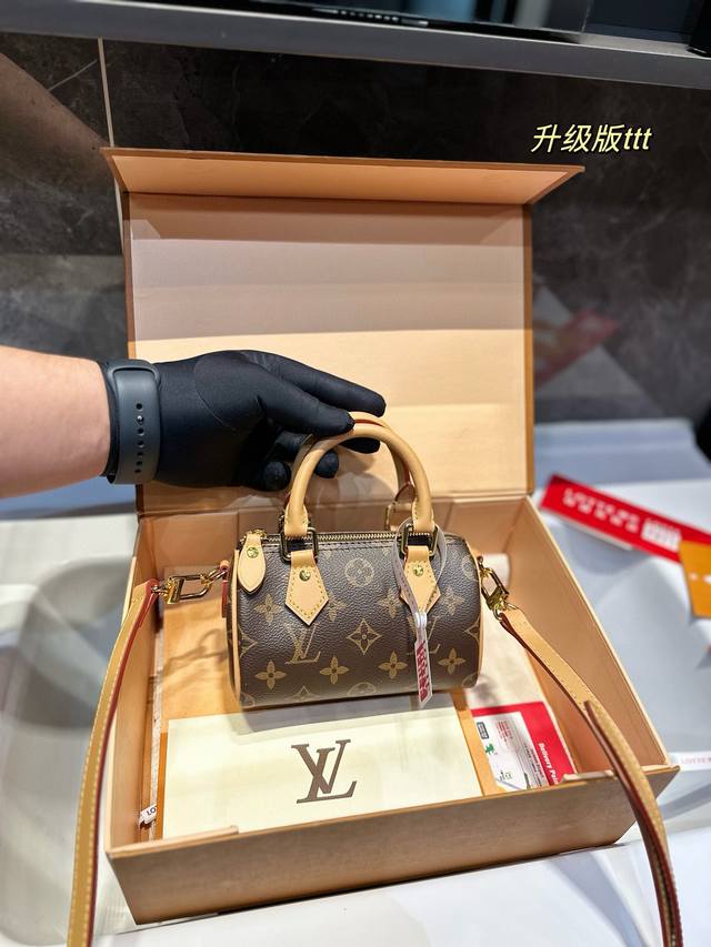 礼盒包装 Lv 新款 Speedy 16 Nano 枕头包 Lv 新款系列 枕头包 手袋,全网首发 Lv Speedy Nano 枕头包这款retiro 手袋以