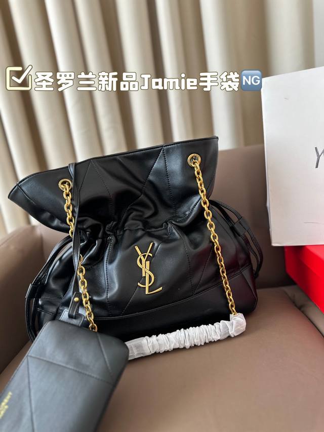 圣罗兰新品jamie手袋，松弛有度的时尚，Ysl新品jamie大号手袋，手袋的精致设计，不仅能够完美收纳你的日常所需，更是一种生活态度的展现。松弛有度，既不失优