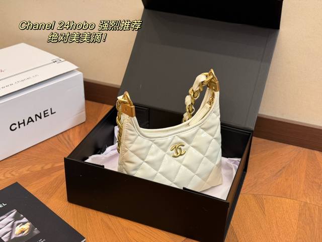 配折叠盒飞机盒 Size：20*22Cm 香奈儿24A Hobo复古手袋 超级复古摩登， 实物手感油蜡皮赞 最新的新品哦！