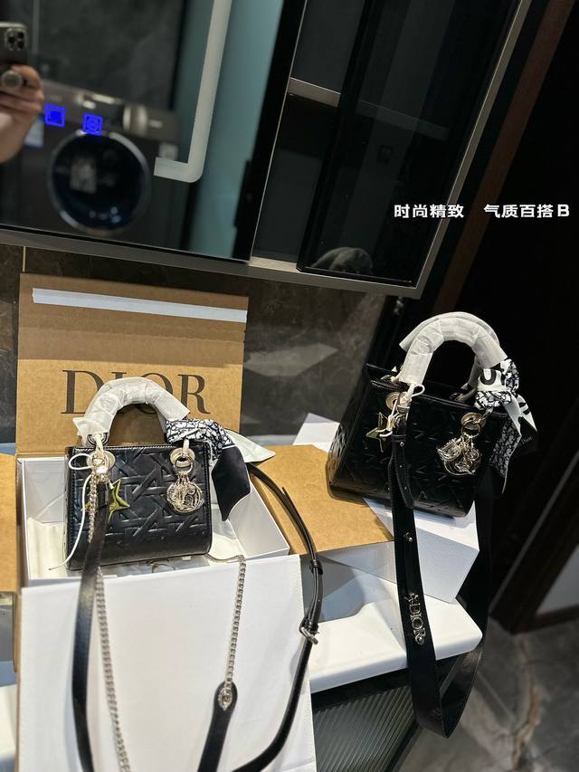 礼盒包装 Dior 新款 3D立体印花 时髦 敲爱了 戴妃包高端品质 原版皮 可随意对比专柜细节 独家出货 高版本第一批 实拍图一组 我们的版本看实拍 Good